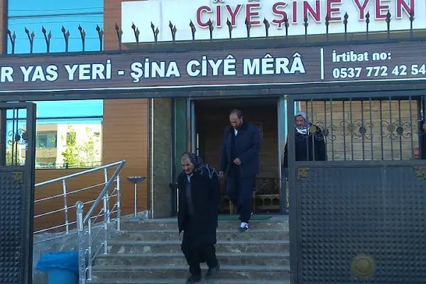 Liceliler Yas Evi - Resim 4