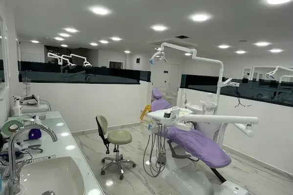 Dentholding Ela Ağız Ve Diş Sağlığı Polikliniği Çarşı Şube - Resim 15