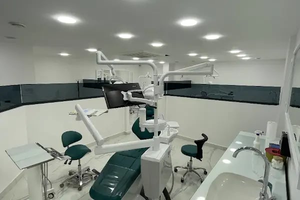 Dentholding Ela Ağız Ve Diş Sağlığı Polikliniği Çarşı Şube - Resim 1