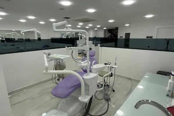 Dentholding Ela Ağız Ve Diş Sağlığı Polikliniği Çarşı Şube - Resim 14
