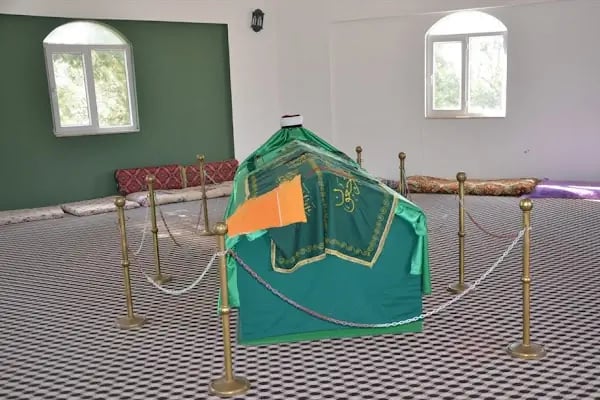 Yarendede Türbesi - Resim 10