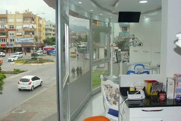 Alanya Uzmanlar Ağız ve Diş Sağlığı Polikliniği - Resim 2