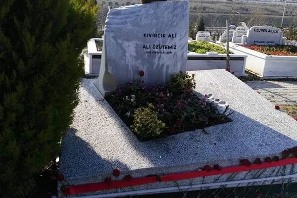 Gülbahçe Mezarlığı - Resim 1