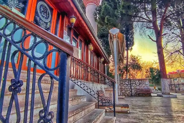 Hâki Baba Camii ve türbesi - Resim 9