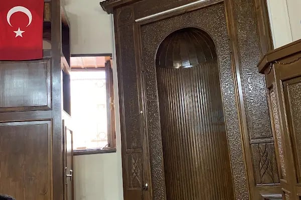 Hâki Baba Camii ve türbesi - Resim 12