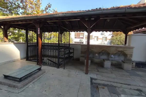 Hâki Baba Camii ve türbesi - Resim 15