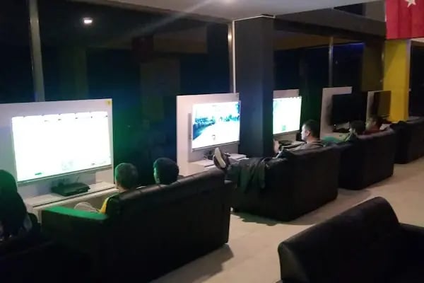 Black Gamer PlayStation - Resim 2