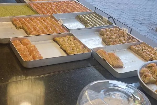 Yüzde Yüz Antep Baklavaları Aliağa - Resim 8