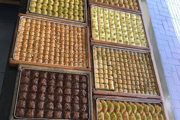 Yüzde Yüz Antep Baklavaları Aliağa - Resim 5