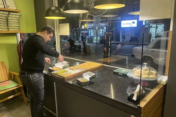 Yüzde Yüz Antep Baklavaları Aliağa - Resim 4