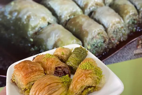 Yüzde Yüz Antep Baklavaları Aliağa - Resim 3