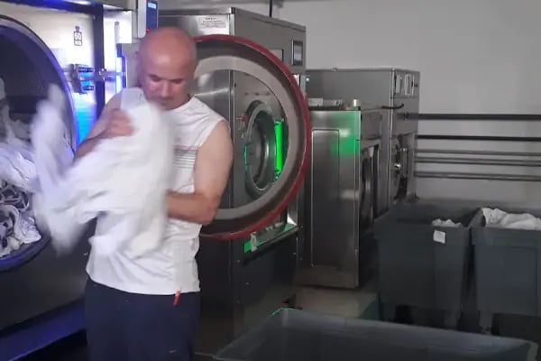 Akkar laundry - Resim 11