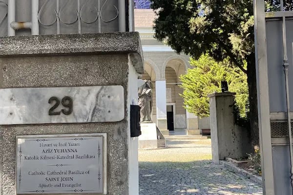 Aziz Yuhanna Katolik Katedrali - Resim 19