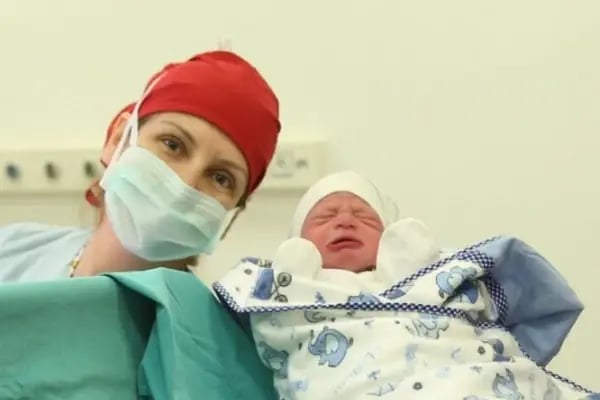 Uzm. Dr. Esmen Öztürkoğlu, Kadın Hastalıkları Ve Doğum - Resim 2