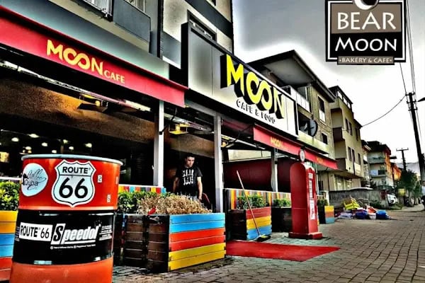 Moon Cafe - Resim 3