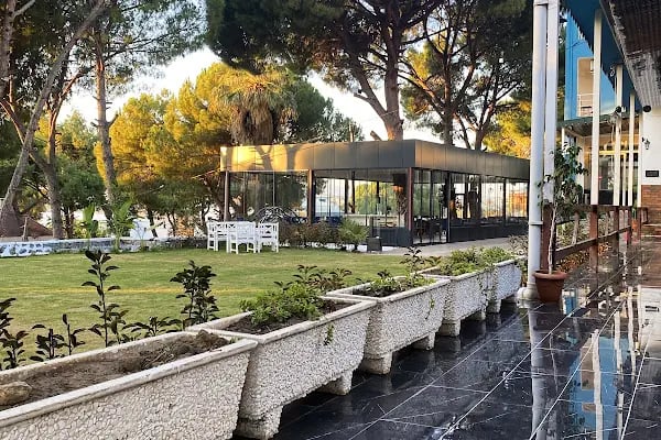 Pine Tree Otel - Resim 7
