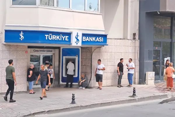 Türkiye İş Bankası Çarşı-Avcılar/İstanbul Şubesi - Resim 2