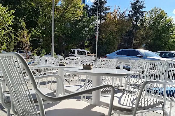 Louise Cafe Brasserie &amp; Loft - Resim 2
