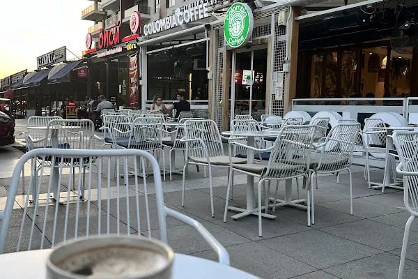 Louise Cafe Brasserie &amp; Loft - Resim 6