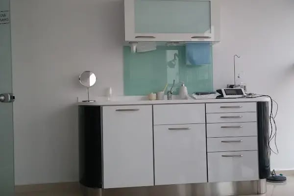DENTUSTA Ağız ve Diş Kliniği - Resim 18