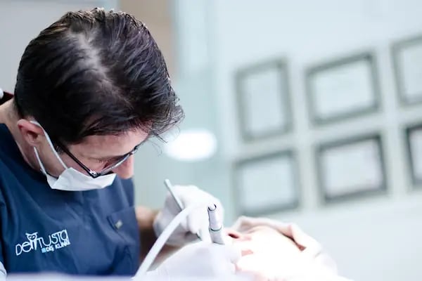 DENTUSTA Ağız ve Diş Kliniği - Resim 2