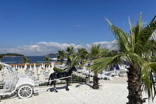 Nirvana Beach Club&amp;Cafe - Resim 11