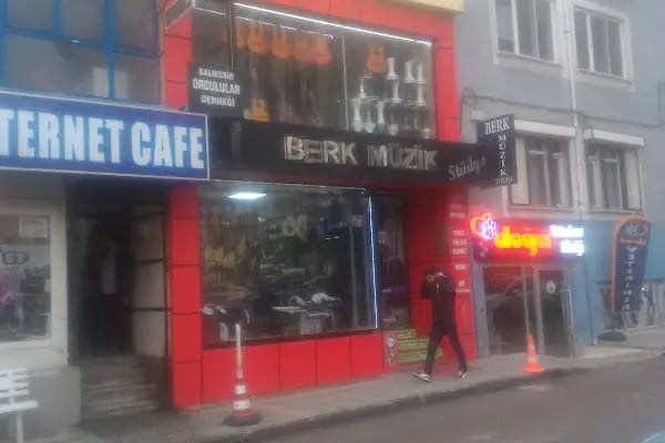 Berk Müzik Altıeylül Merkez - Resim 3
