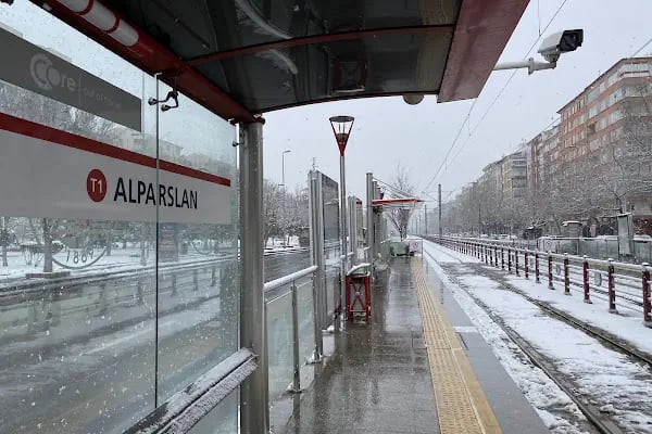 Tramvay Alparslan Durağı - Resim 7