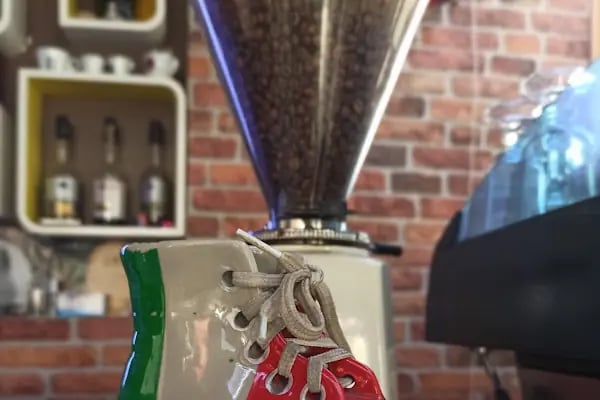 Black Bottle Tea &amp; Coffee Shop - Resim 13