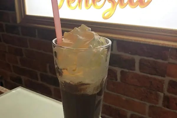Black Bottle Tea &amp; Coffee Shop - Resim 9