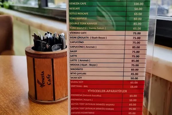 Black Bottle Tea &amp; Coffee Shop - Resim 18