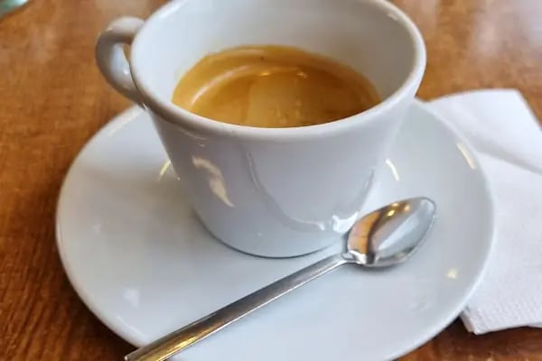 Black Bottle Tea &amp; Coffee Shop - Resim 6