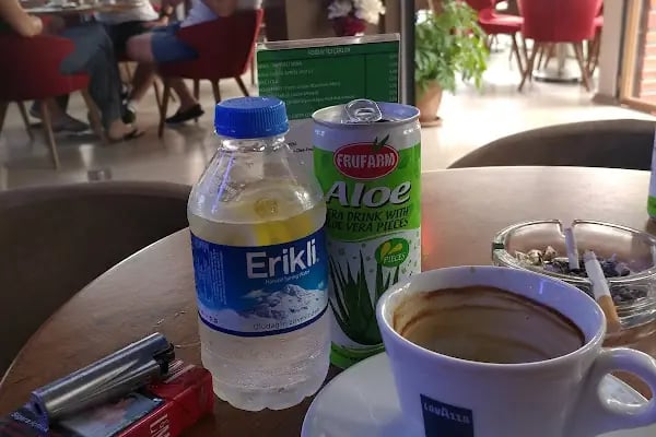 Black Bottle Tea &amp; Coffee Shop - Resim 1