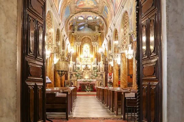 Aziz Polikarp Katolik Kilisesi + St. Polycarp Catholic Church - Resim 3