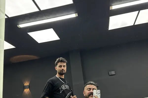 Barbero Anatomik Saç Kesimi - Resim 7