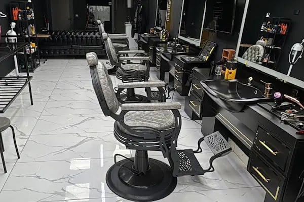 Barbero Anatomik Saç Kesimi - Resim 3