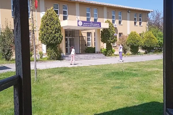 Gölcük İlçe Halk Kütüphanesi - Resim 3