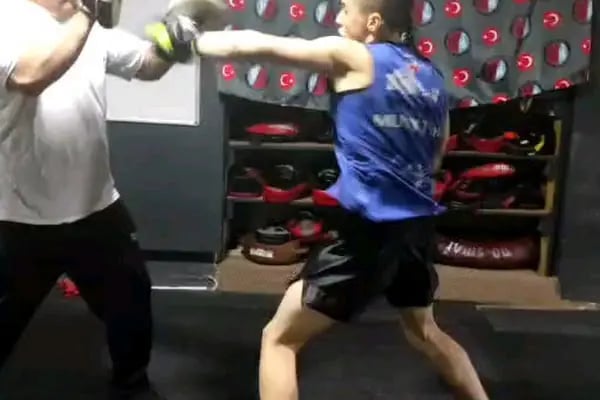 Bursa Kickboks, Muaythai ,MMA, Crossfıt Tekme Boksu Gençlik Ve Spor Kulübü - Resim 3
