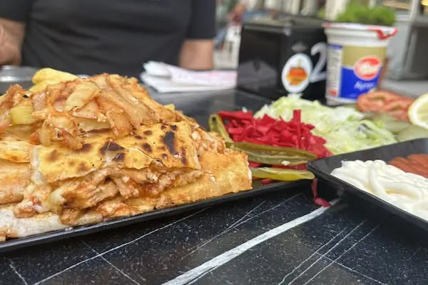 Katık Döner Akdeniz Çarşı - Resim 15