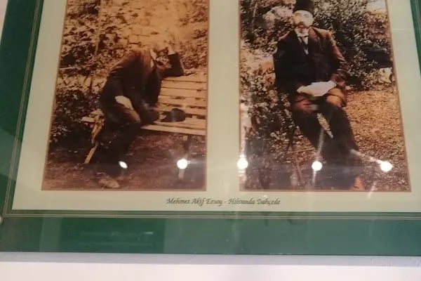 Mehmet Akif Ersoy Edebiyat Müze Kütüphanesi - Resim 14
