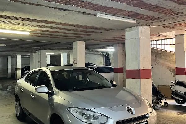 Ufo Rent A Car - Resim 6