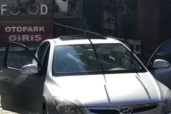 Ufo Rent A Car - Resim 19