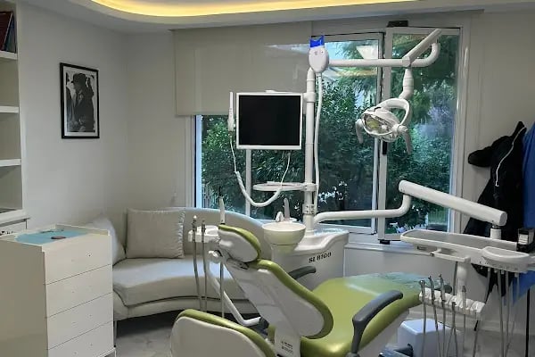 Diş Hekimi Uzm. Dt. Sıla Yılmaz - Diş Kliniği - Resim 2