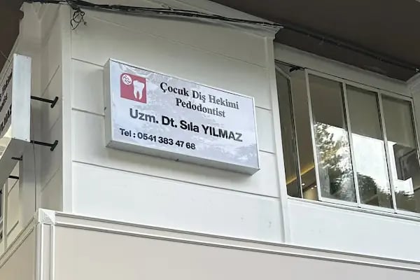 Diş Hekimi Uzm. Dt. Sıla Yılmaz - Diş Kliniği - Resim 4