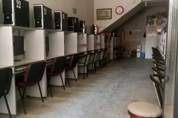 Akşehir Türkünet İnternet Salonu - Resim 1