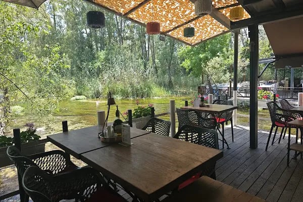 West Cafe Bistro - Resim 5