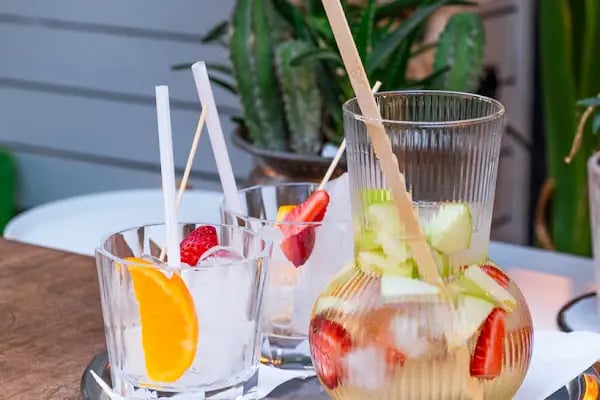West Cafe Bistro - Resim 2