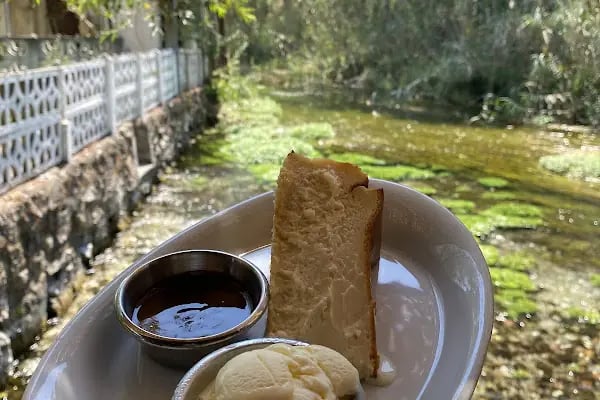 West Cafe Bistro - Resim 17