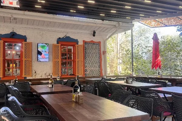 West Cafe Bistro - Resim 8