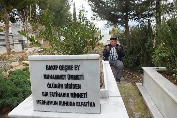 Aşağı Oba Belediyesi Mezarlığı - Resim 2